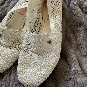 Mad Love Cream Lace Slip On Canvas Shoes/flats size 8